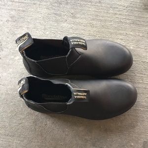 Black 510 Blundstone boots
